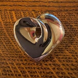 Liz Claiborne Silver Tone Valentine Heart Pin
